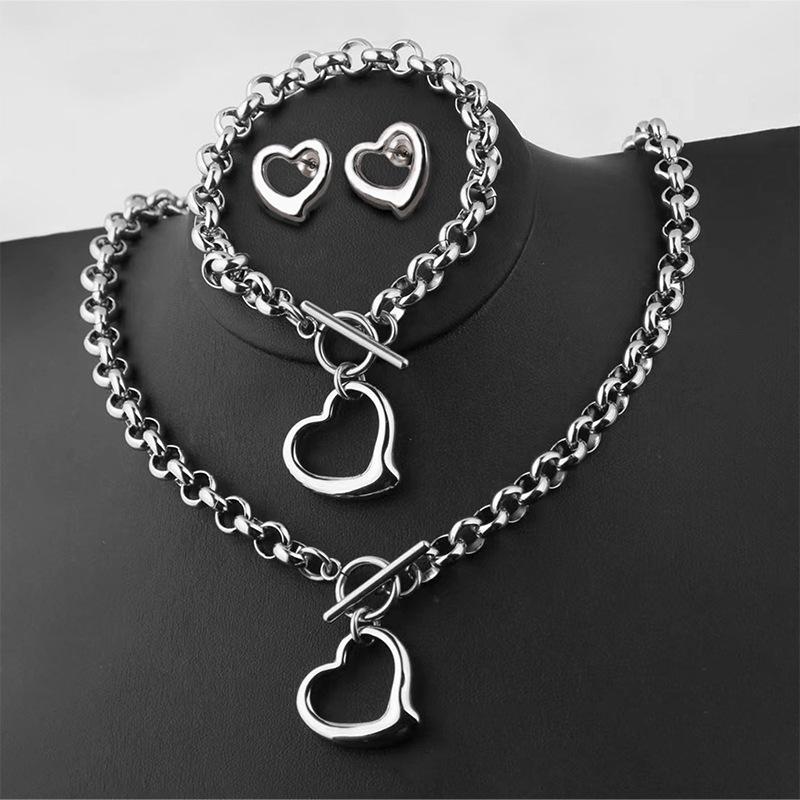 Titanium Steel Does Not Fade, Simple High-end Necklace Women's Fashion Stainless Steel Love Necklace  Stud Earrings Three-piece Set