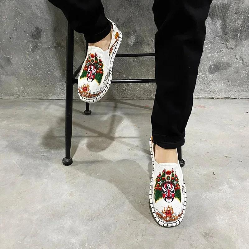 Fashion Cloth Shoes Embroidery Flower Social Guy Male Moccasin-Gommino Student Casual Shoes Fashion National Chinese Style 2024