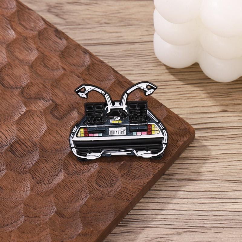 Retro Artistic Vintage Time Machine Brooch In Alloy Ideal For Clothing And Bag Accessories