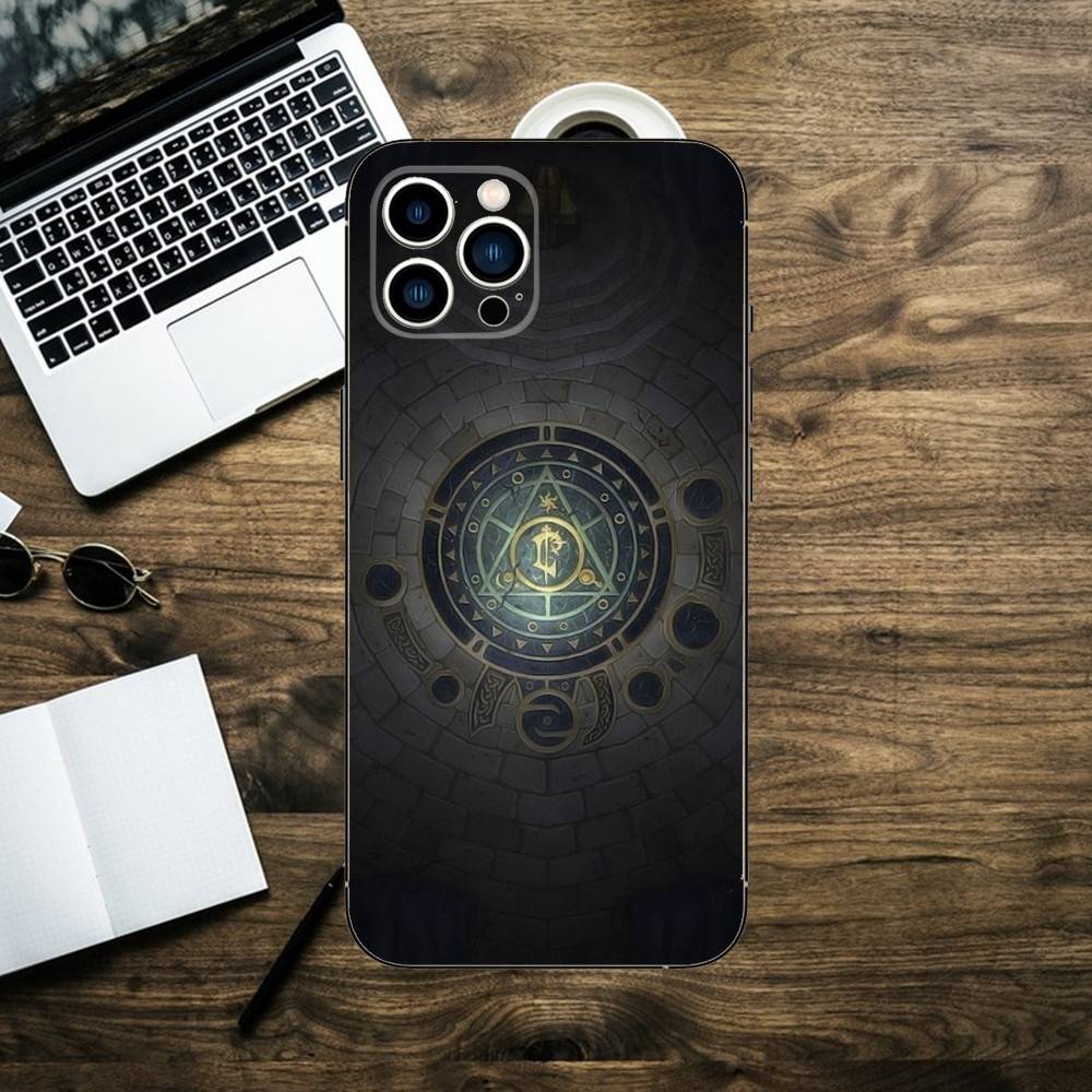 W-World Of W-Warcraft Phone Case For iPhone 16,15,14,13,12,11,XS,XR,X,8,7,Pro,Max,Plus,mini Silicone Black Cover