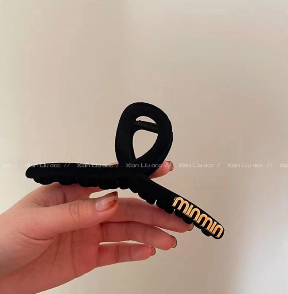 High-End Matte Frosted Large Hair Claw Clip, Women's Chic Shark Clip