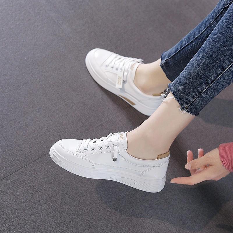 Fashion Lightweight Woman Sneakers 2025 Spring Versatile Lace Up Leather Surface Fashion Flat Casual Sneaker Bottom Student Board Shoes