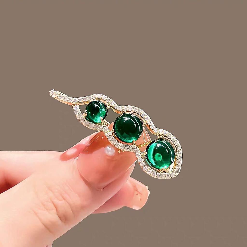 Korean Elegant Light Luxury Brooch - High-End Anti-Exposure Pin for Women's Clothing Accessories