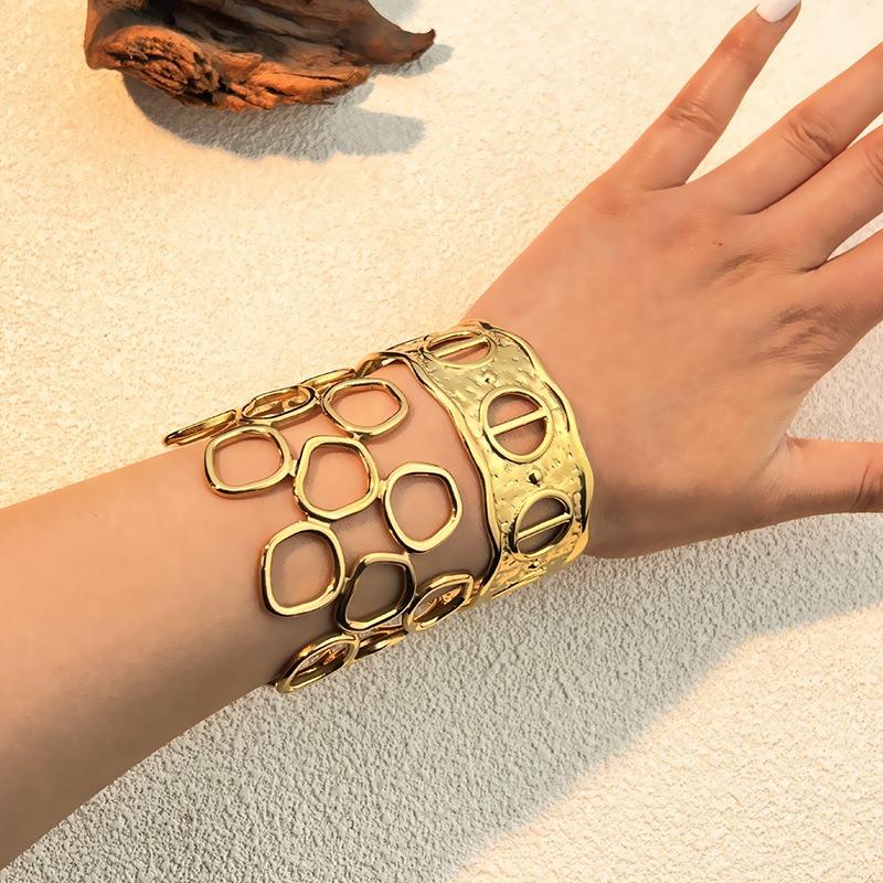 European and American Fashion Stainless Steel Hydraulic Bracelet Plated with 18K Gold Opening Design Sense Hollow Titanium Steel Bracelet