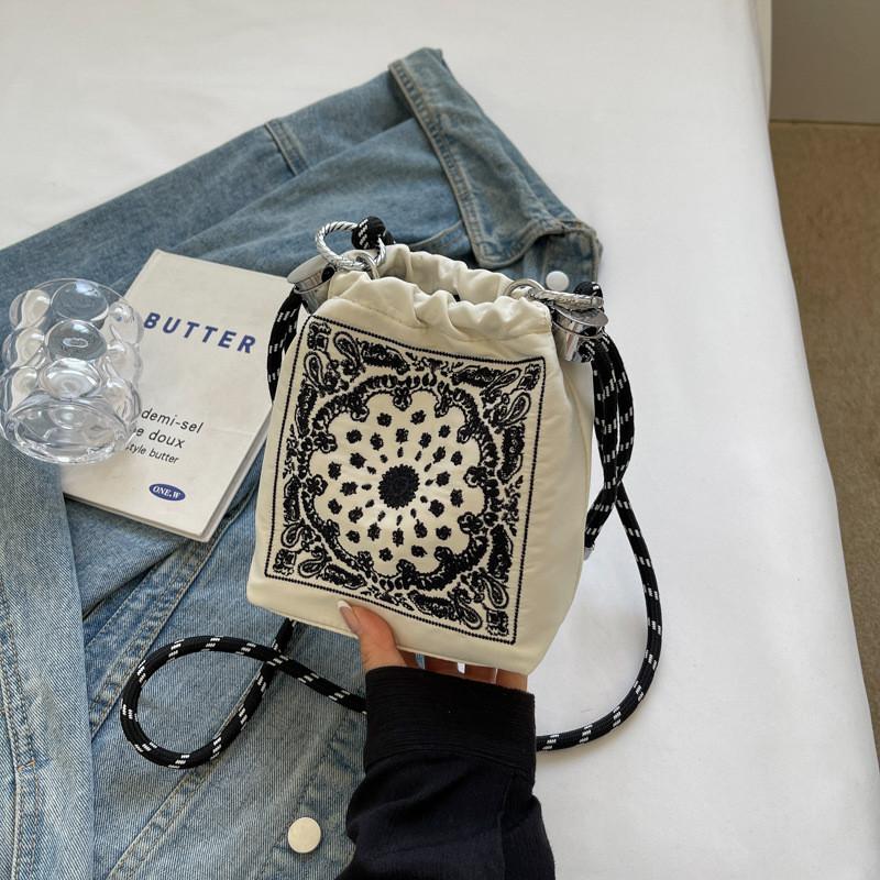 IELGY Simple Embroidered Cloth Bag All-Match Shoulder Messenger Bag