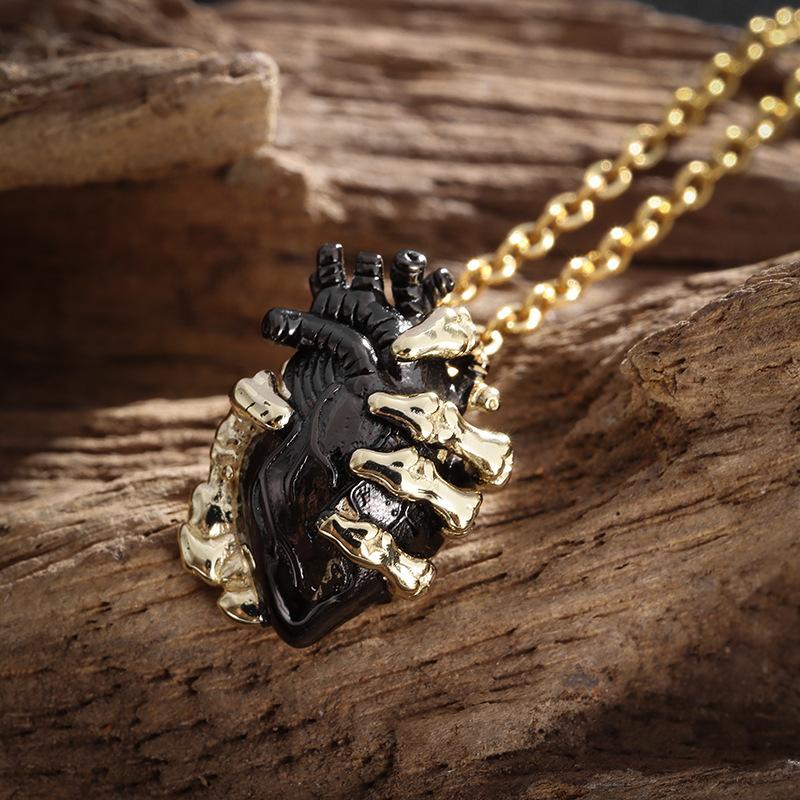 Simple, Fashionable and Versatile Hand-held Heart Jewelry Pendant Necklace