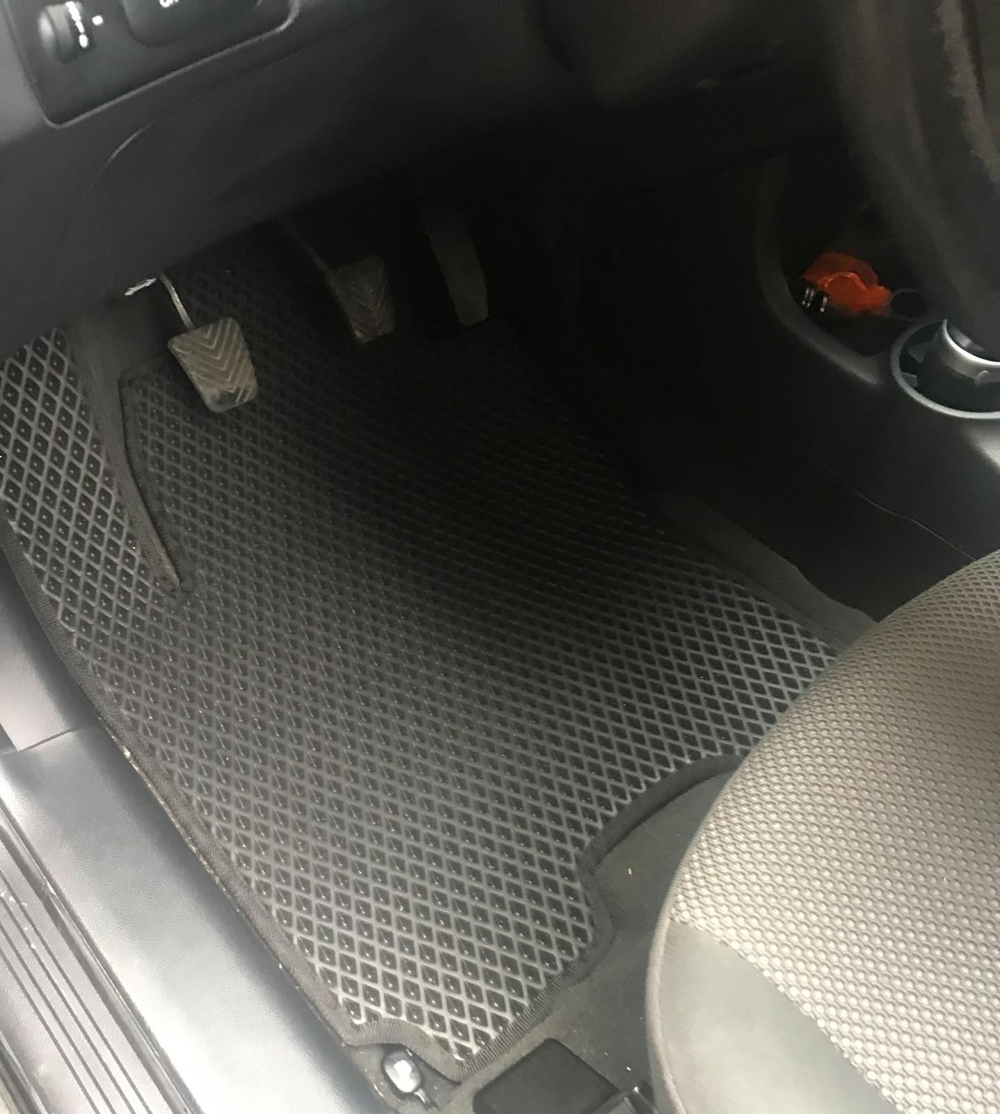 

Килимки EVA (чорні) для Kia Sportage 2004-2010 рр.
