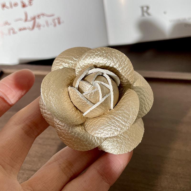 Elegante Kamelienblütenbrosche: High-End Stil Korsagen-Nadel für Pullover und Mäntel