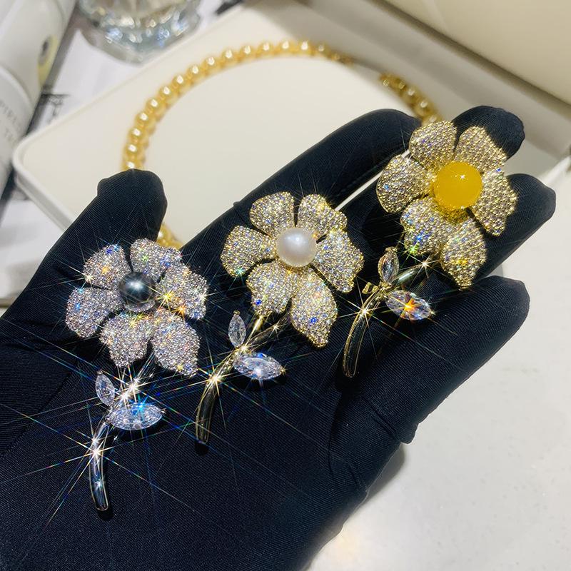 Dili Xue Luxury Zircon-Embellished Rose Brooch for Women