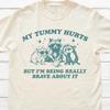 Mein Bauch tut weh, aber ich bin wirklich tapfer dabei Unisex Vintage T-Shirt | Waschbär Retro 2000er Look