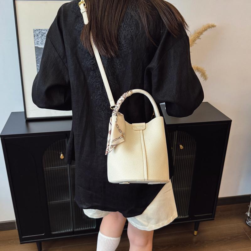 Fashion handbag, foreign style bucket bag, women's spring new textured shoulder bag, foreign style popular messenger bag