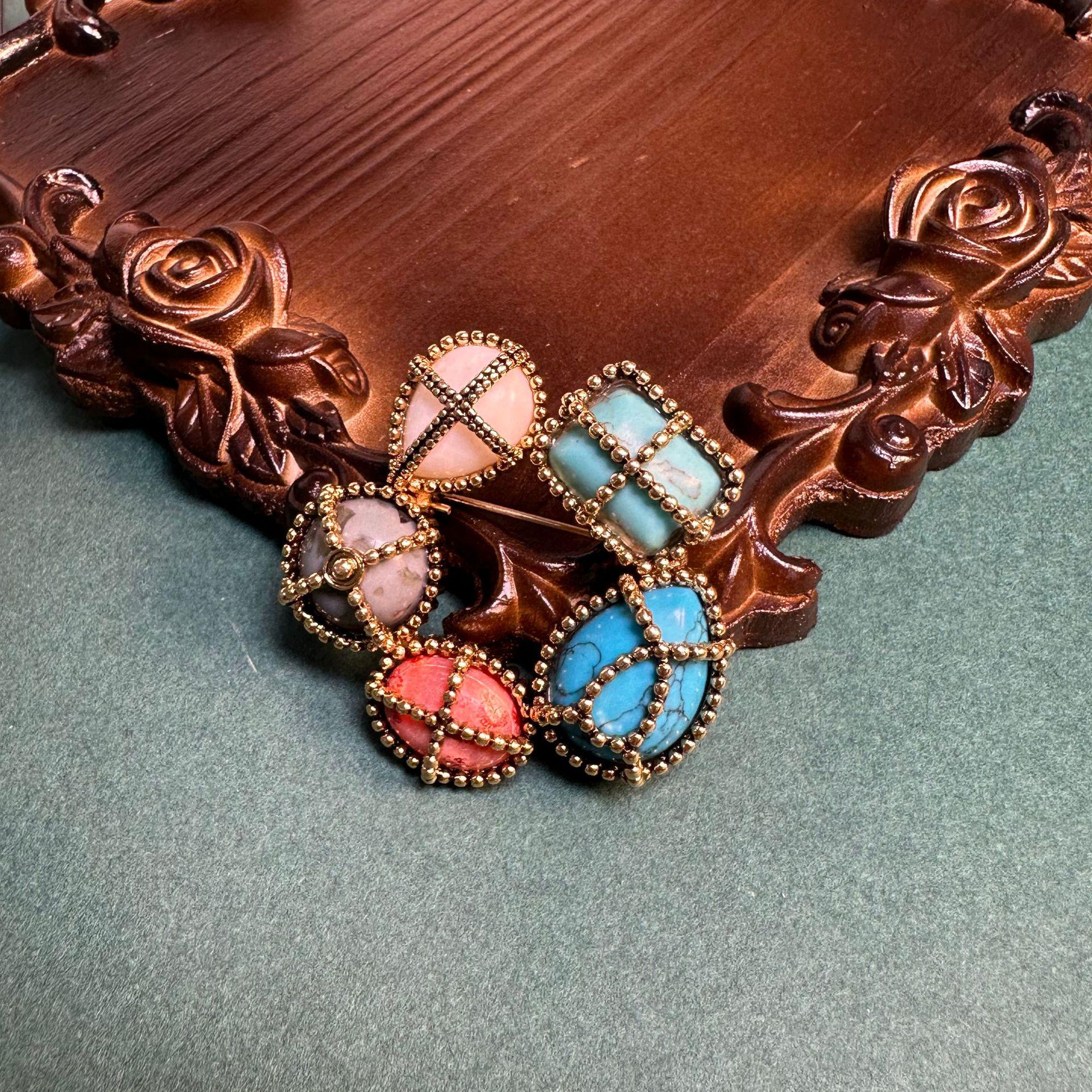 

Vintage-Style Turquoise Multicolor Brooch: Unique Distressed Pin for Women - Spring/Summer Fashion Accessory