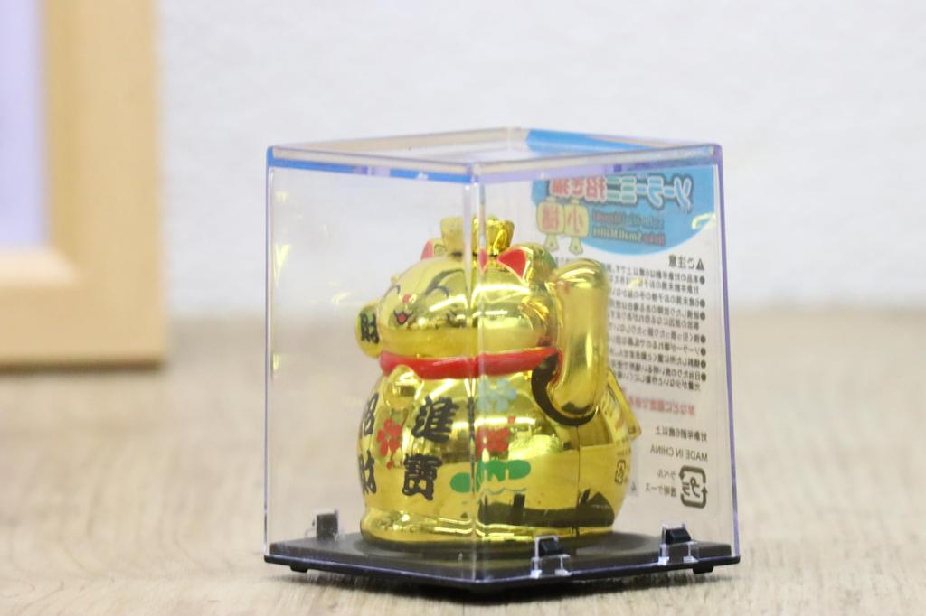 Castle Enterprise S Mini Waving Cat Solar Set of Bulk A Delightful Japanese Souvenir for Comes In a Clear Case Maneki-neko [Maul] (Gold) Powered,