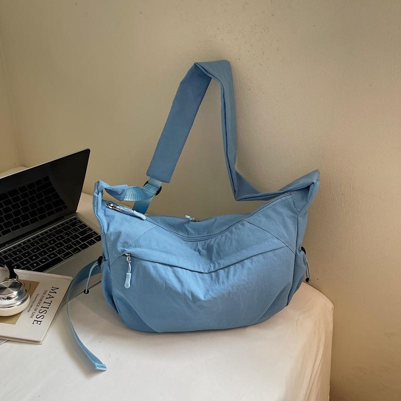 Korean Niche Solid Color Shoulder Bag Fashionable and Simple Dumpling Bag 2025 Autumn New Commuter Large-capacity Messenger Bag