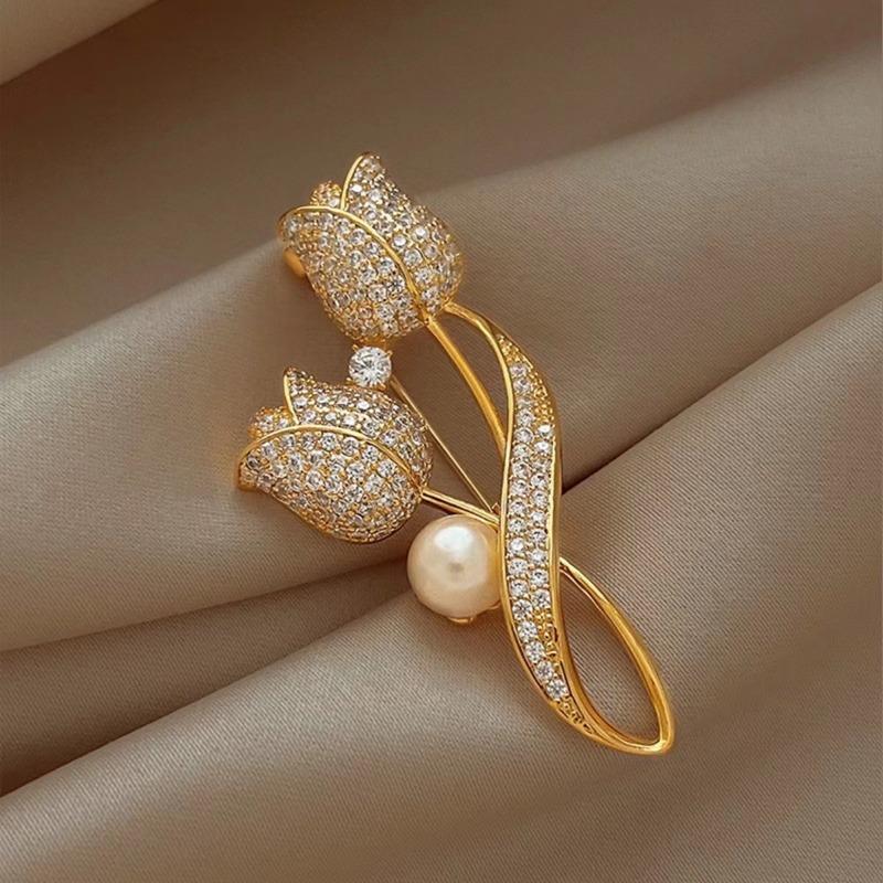 Advanced Luxury 2025 New Tulip Flower brooch Elegant Design Sense Rose White Stone Jewelry