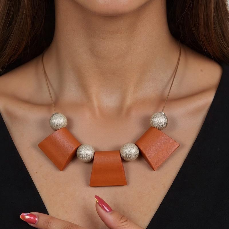 

Модное ожерелье для женских украшений