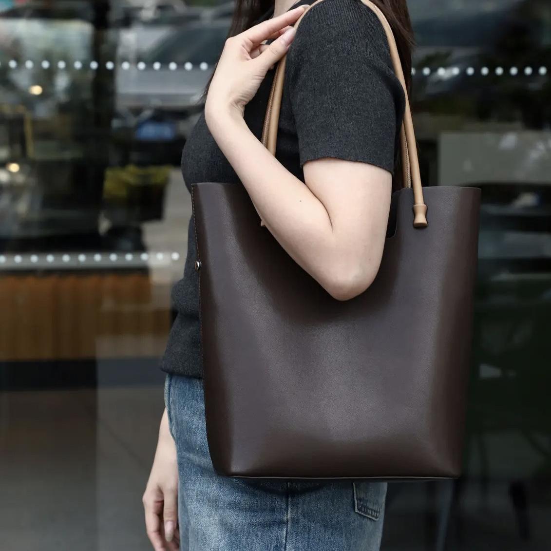 

2025 New Style Womens Bag Casual Large Capacity Tote Bag Retro Cowhide Single Leather Decoration Real Leather Top-Handle Bag 24x10x32cm кавовий