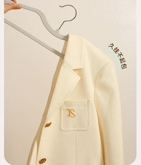 Short-neck Non-slip Clothes Hanger: Skin-feel Film, No Marks, Prevents Shoulder Bumps, Ideal for Home Storage and Organization.