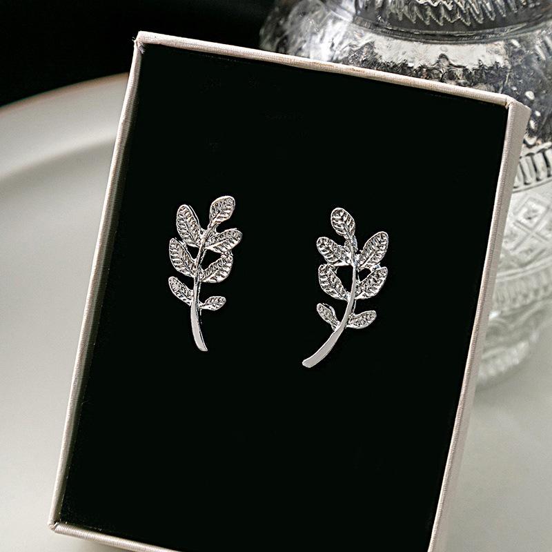 Gold Cat Earrings for Women Rhinestone Cat Stud Earrings Cute Animal Butterfly Earrings Hypoallergenic Ear Accessories Gift for Women