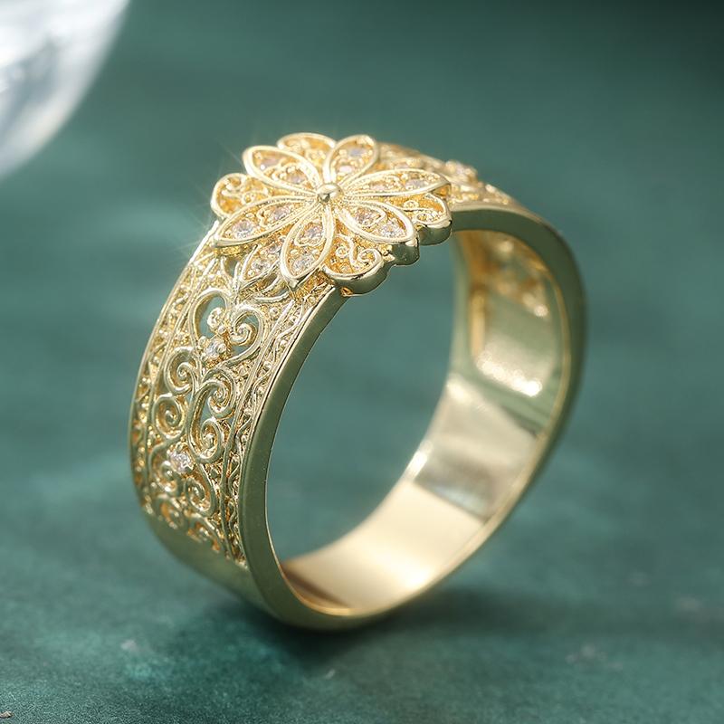 Vintage Exquisite Hand Carved Flower Pattern Golden Plated Ring for Women Gorgeous Charm Banquet Anniversary Jewelry Accessories