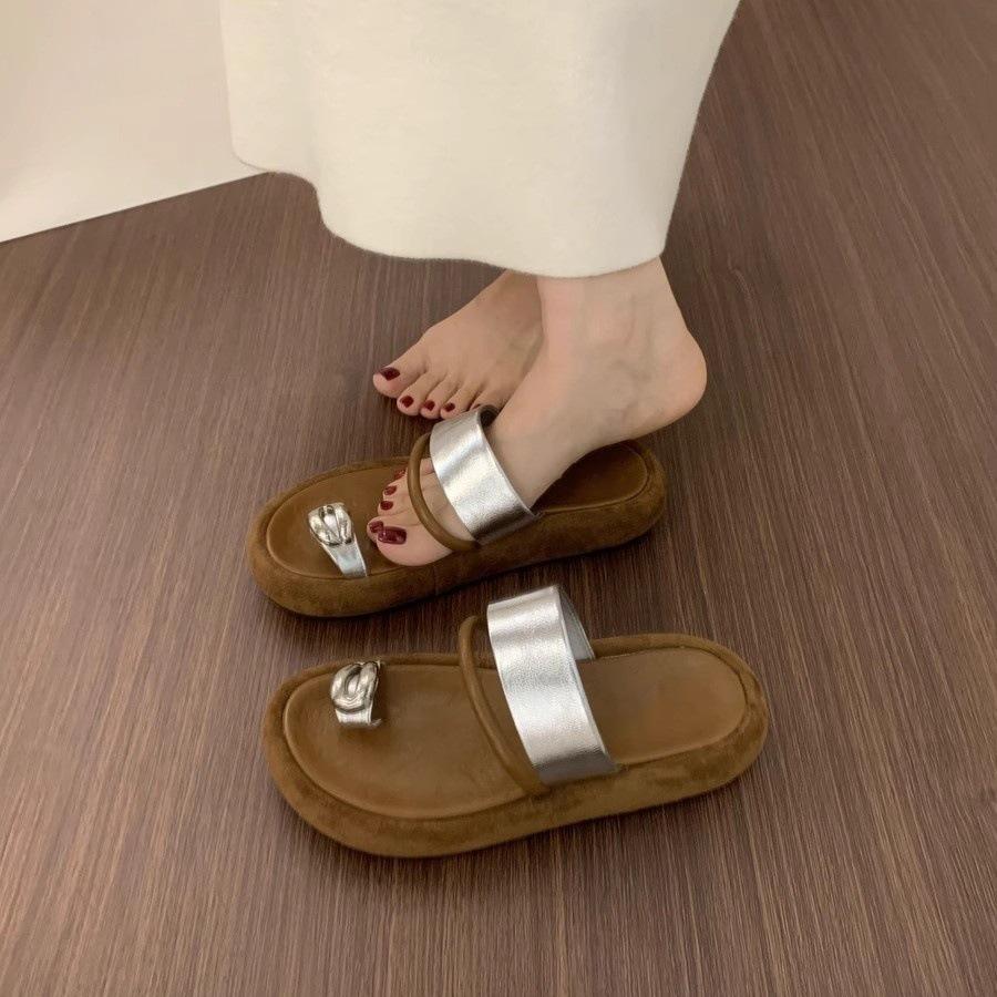 Retro niche casual thick-soled set of toe slippers for women's summer wear, not tired feet French fashionable beach cool slippers