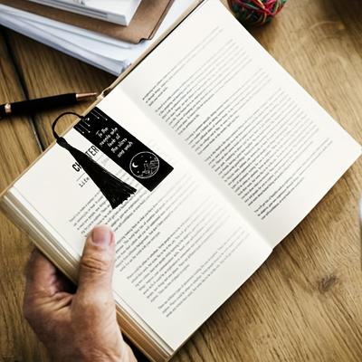 1pc Black Metal Bookmark with Tassel Pendant, Ideal Birthday & Christmas Gift for Novel Fans & Bookworms Reading Accessory