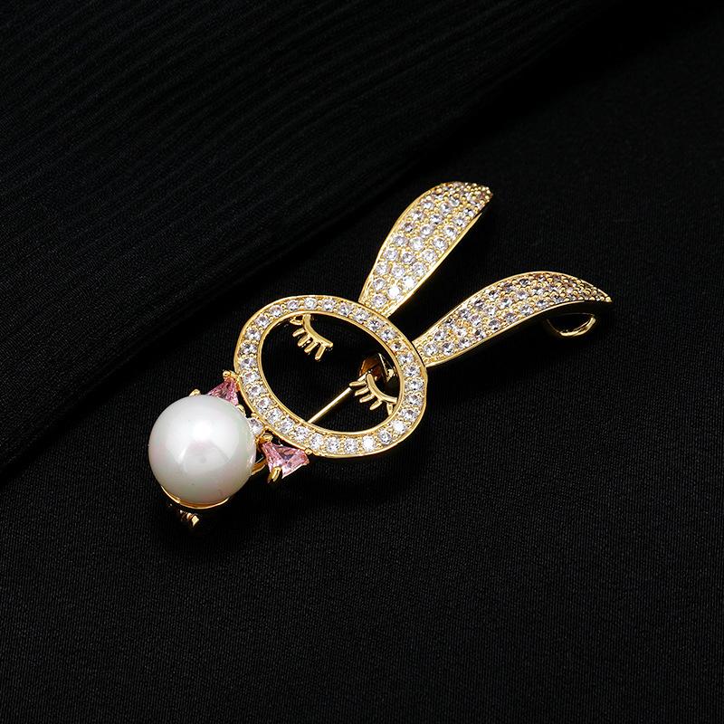 Micro-set Crystal Zircon Rabbit Brooch Women's Niche High-end Zodiac Rabbit Pearl Pin High-end Suit Accessories Trend