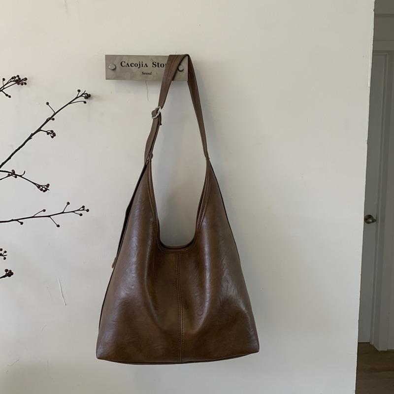 

Сумка женская большой вместимости новая универсальная ленивая высококлассная на одно плечо сумка-мессенджер сумка-тоут для поездок на работу тренд коричневый