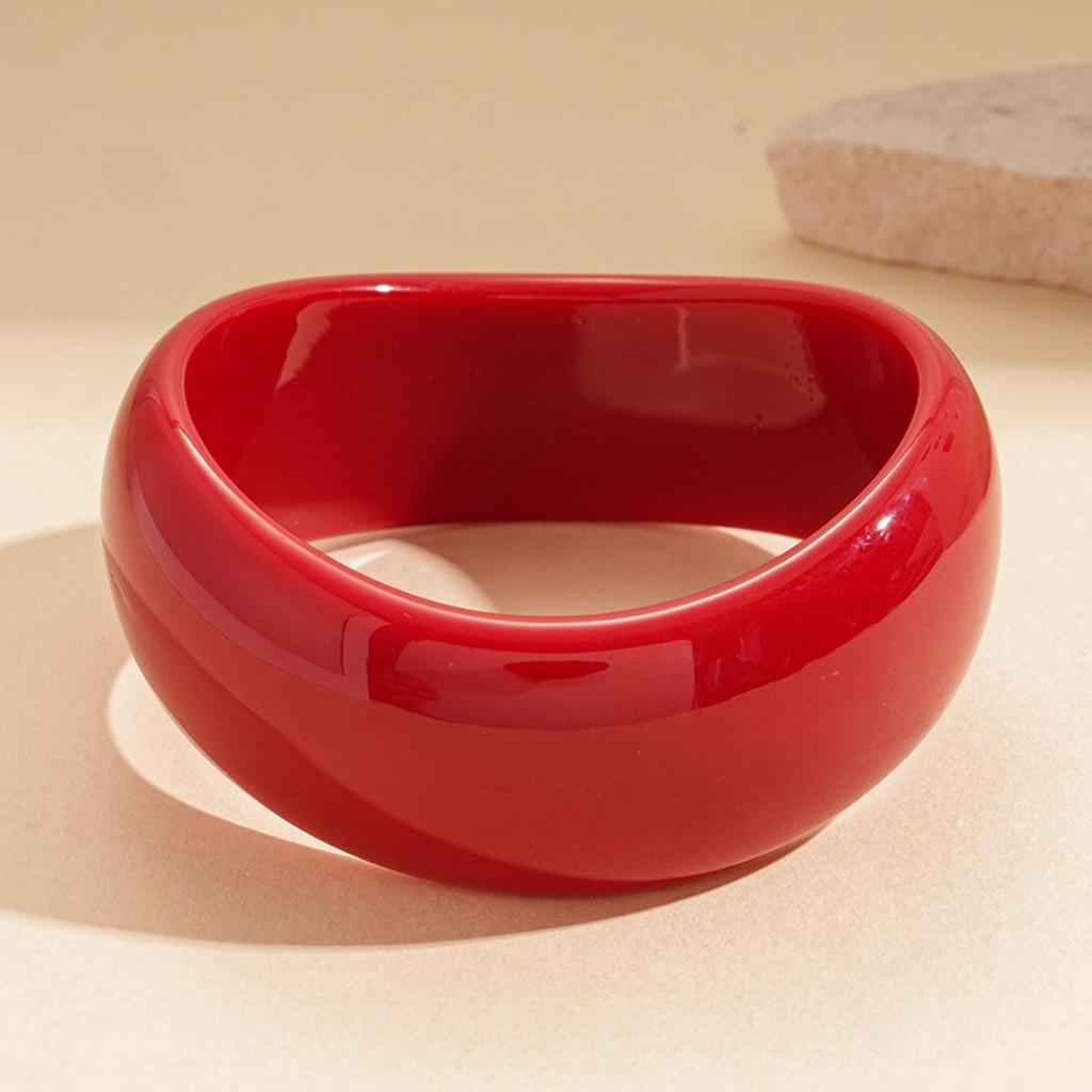 European & American Geometric Rivet Star Bracelet: Luxurious, Fashionable, Versatile, and Exaggerated Jewelry for Women.