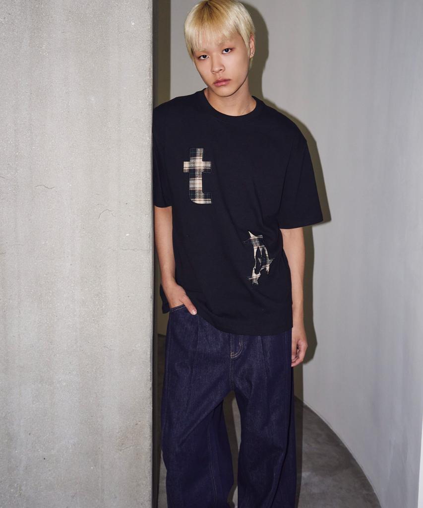 TRAVEL Melting Check Applique Short Sleeve T-Shirt Black