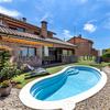 Grande Piscina Esterna in Fibra di Vetro con Vasca Idromassaggio Integrata per Ville e B&B.
