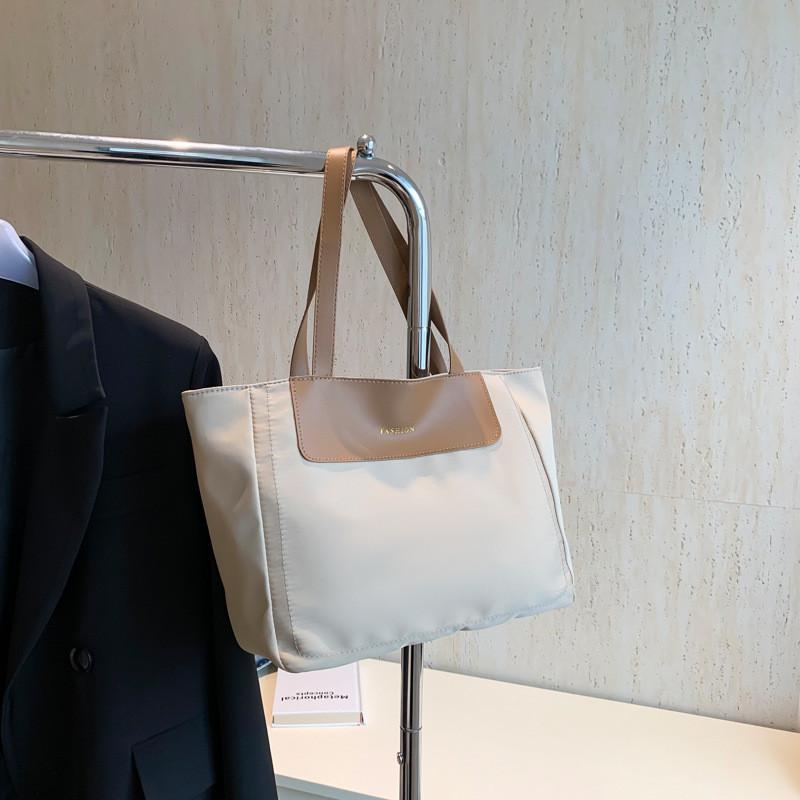 Stylish Large Capacity Tote Bag For Women Ideal For Casual School And Daily Use