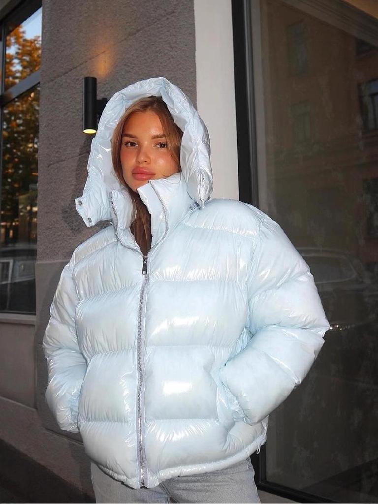 Glänzende, wattierte kurze Baumwolljacke im europäischen Stil mit Kapuze - Trend Herbst/Winter 2025
