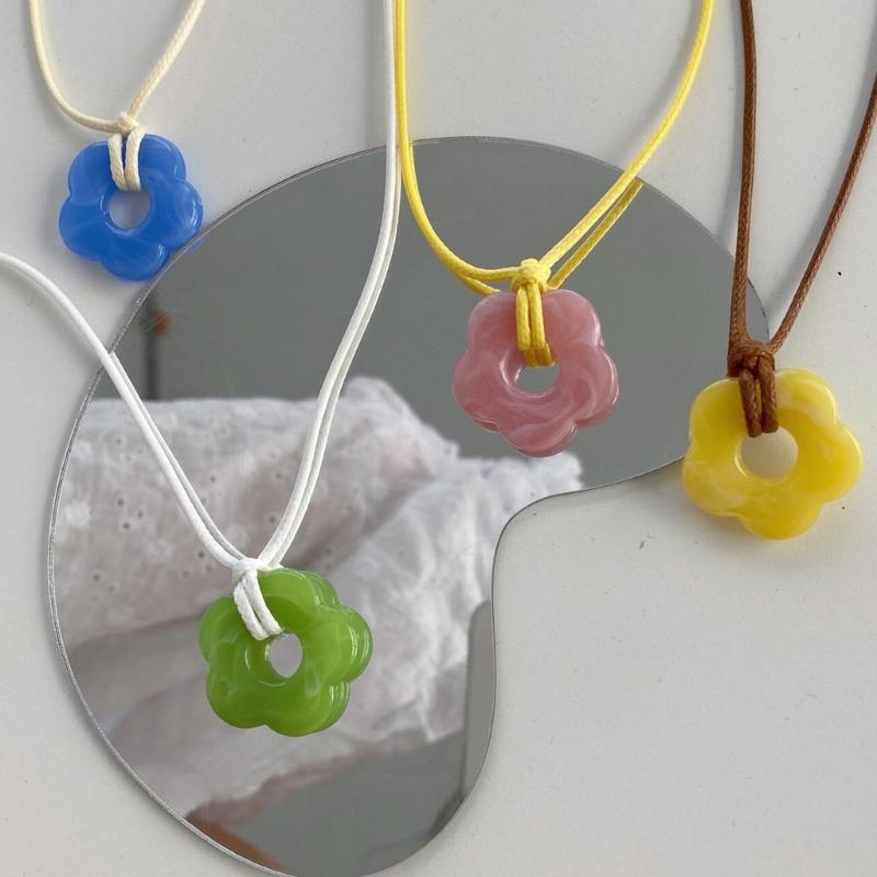 Dopamine Acrylic Flower Pendant Necklace Hollowed-Out Flower Choker Beautiful Neck Jewelry for Casual or Formal Event