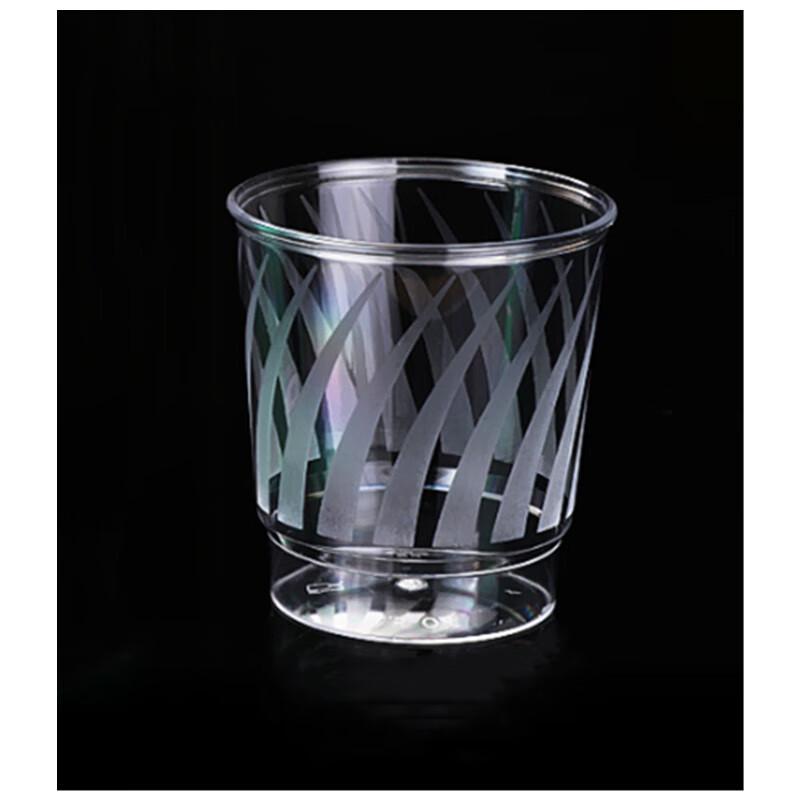 Одноразовые пластиковые стаканчики