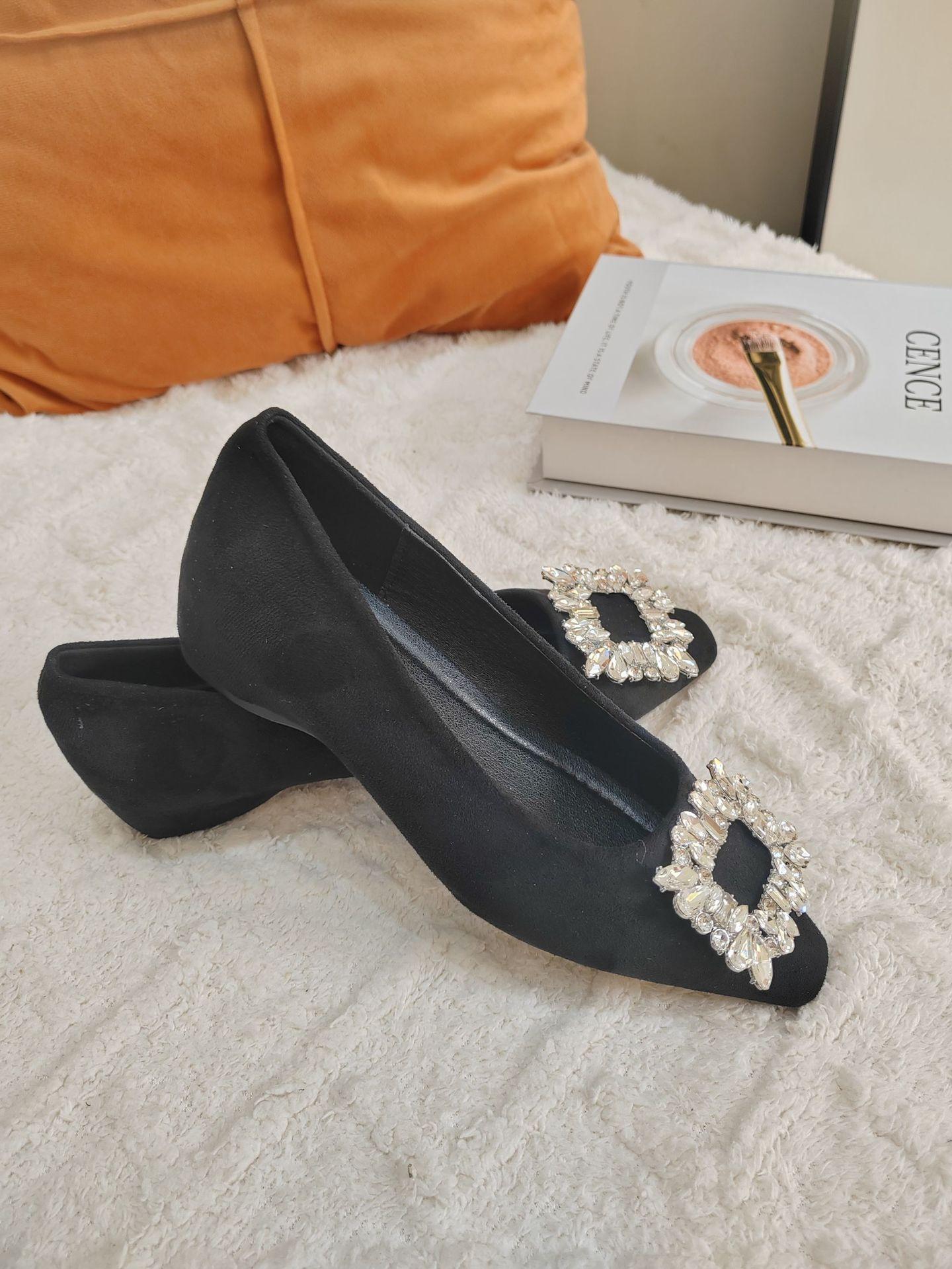 

Французские туфли с квадратной пряжкой и крупными стразами, увеличивающие рост, для женщин, лето 2025, новые модные туфли на плоской подошве с тонким каблуком 40 чёрный