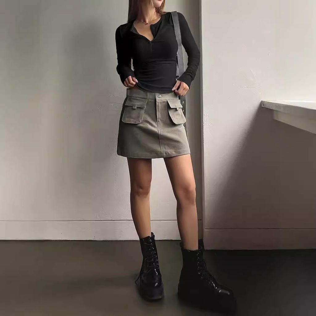 2026 Autumn/Winter Women's Ribbed V-Neck Slim-Fit Knitwear Top