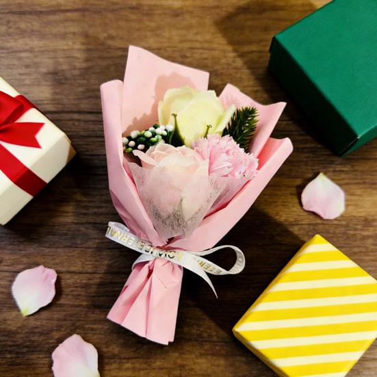 Bukiet ze sztucznych kwiatów dla kobiet Sztuczny bukiet z wiecznych róż na Walentynki Dzień Matki Boże Narodzenie Prezent urodzinowy