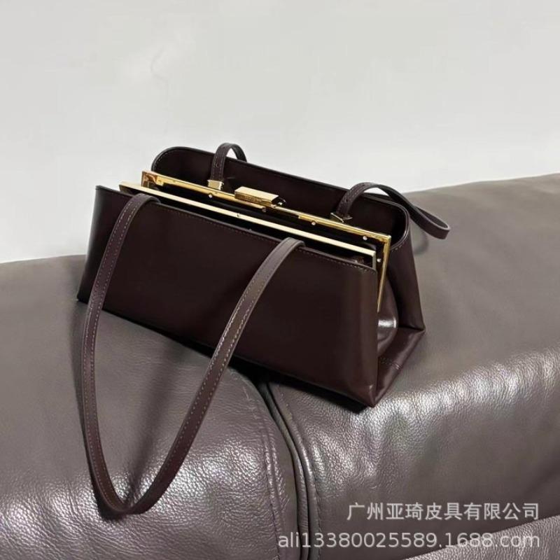 

Underarm bag retro simple clip bag women s trend new handheld women s bag baguette bag
