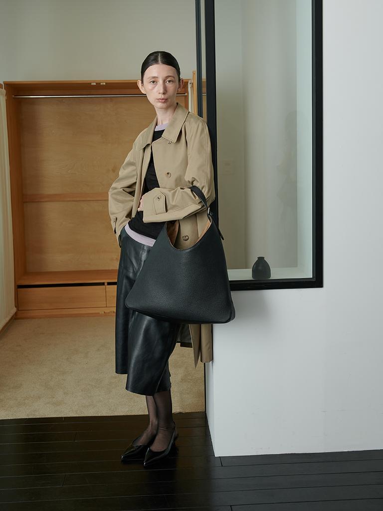 Reframe Big Hobo Bag Black Fleurized Leather