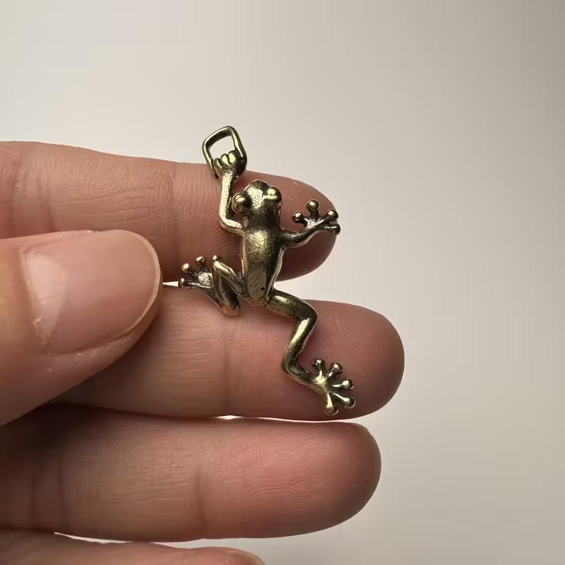 Estátua de Sapo de Latão Vintage Decoração de Sapo Pose Contemplativa Charmosa Ornamento de Mesa Pet de Chá Estatueta Decoração para Casa Escritório