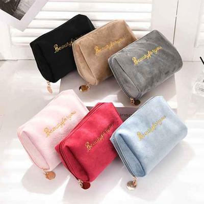 Ladies Winter Velvet Wash Bag Portable Handheld Cosmetics Storage Bag Trend Letter Embroidery Lipstick Beauty Makeup Pack