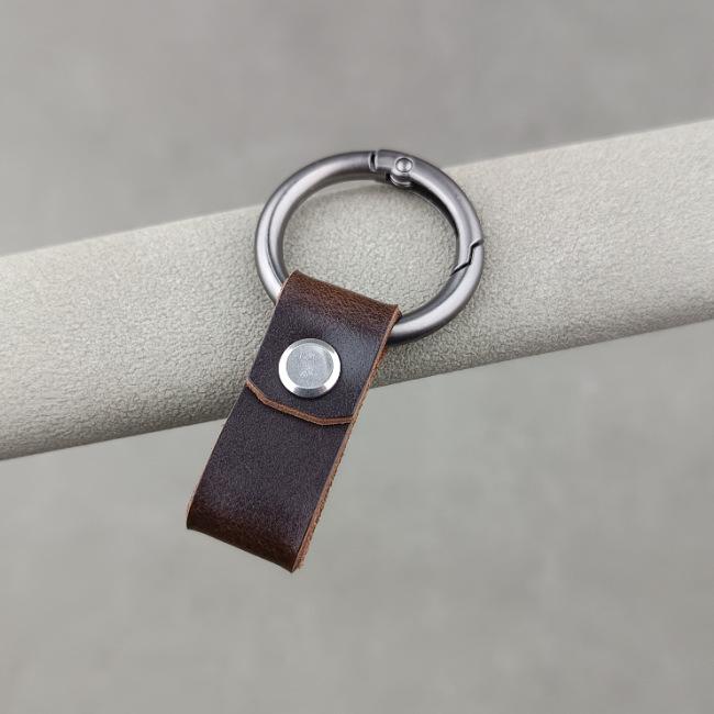 Men's Genuine Leather Car Keychain - Cowhide Creative Finger Ring Buckle with Leather Strap Pendant and Custom Spring Ring.