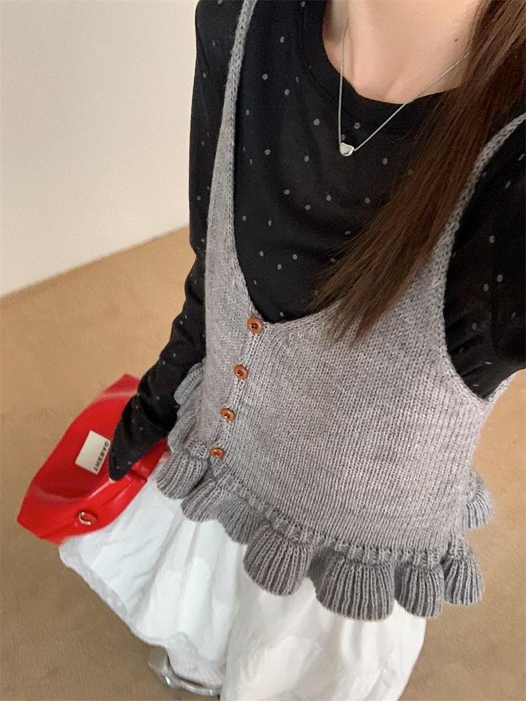 Korean Style V-neck Knit Camisole: Slimming Sleeveless Layering Vest for Spring & Autumn