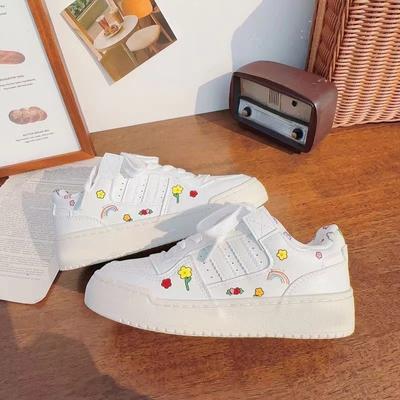 Studentin niedlich süß bedruckte kleine weiße Schuhe Damen 2025 Frühling neue Low-Top vielseitige Sport-Canvas-Schuhe