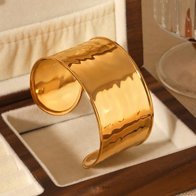 INS Western Style Exaggerated Hand Jewelry 18K Gold Plated Hammered Pattern Stainless Steel Open Bangle