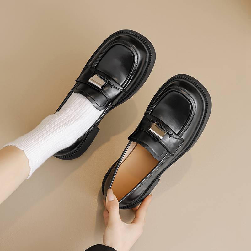 Krazing Pot Piele de vaca Varf rotund Fund gros Pantofi de primavara Brogues Inchideri metalice Platforme Femei Pompi