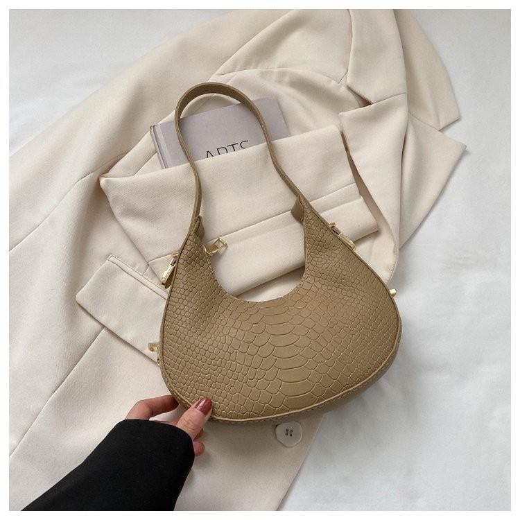 Elegant 2023 Summer New Women's Handheld Underarm Bag Chic Vintage Style Soft Pu Material