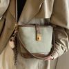 Retro Contrasting Small Bag Women's 2025 New Versatile Commuter Shoulder Bucket Bag Niche Design Messenger Bag
