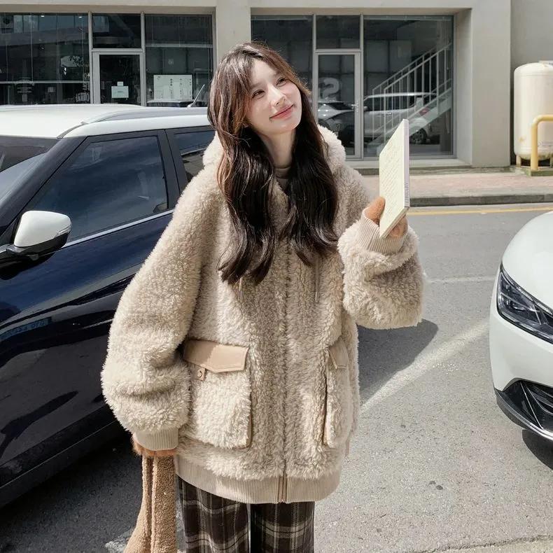 Playful Age-reducing Hooded Lamb Wool Jacket Women's Winter Design Cotton Jacket